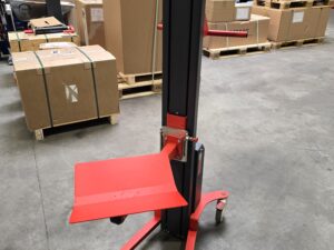 Second-hand Reglift R55 – compact electric lift (55 kg)