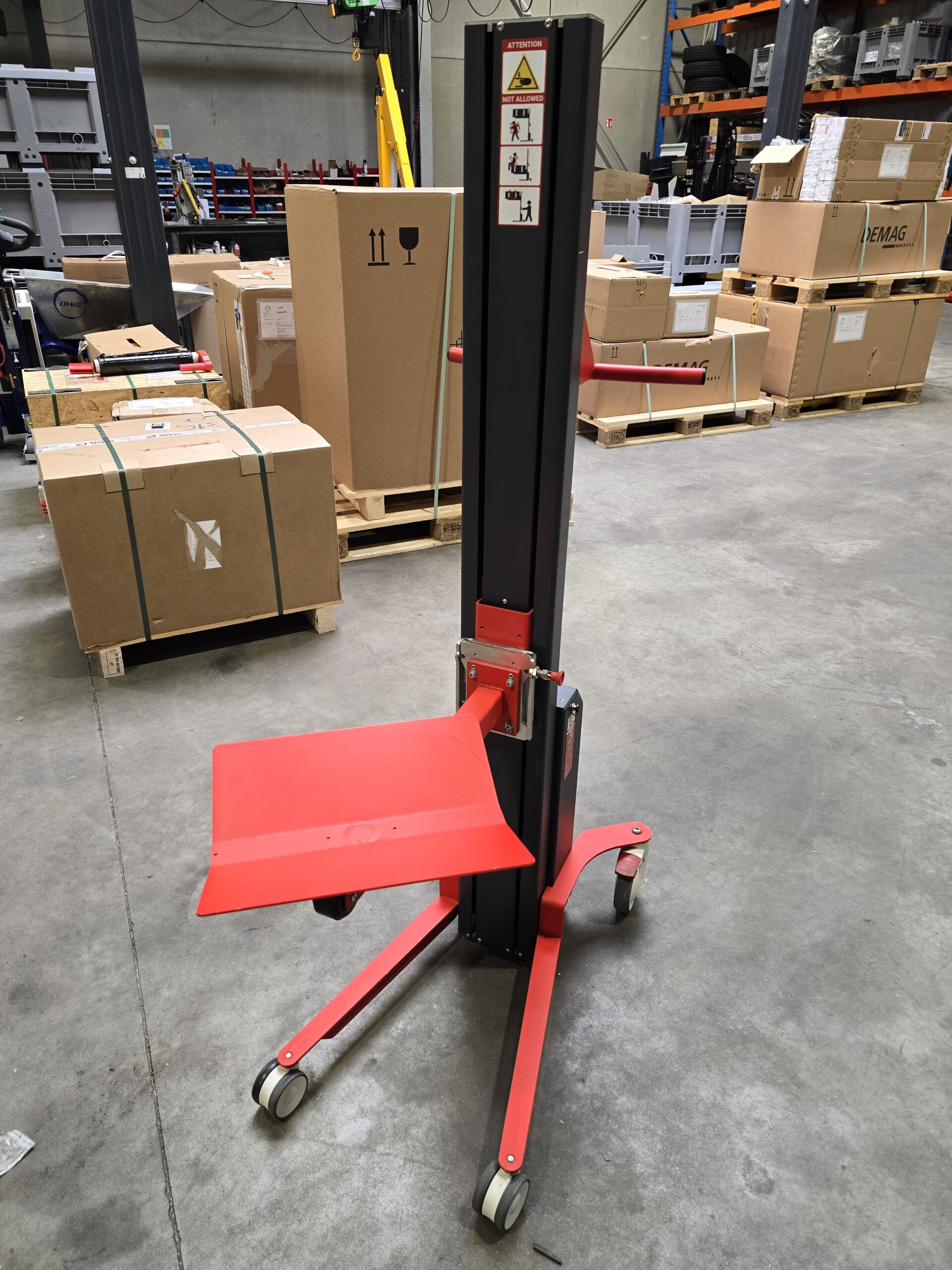 Second-hand Reglift R55 – compact electric lift (55 kg)
