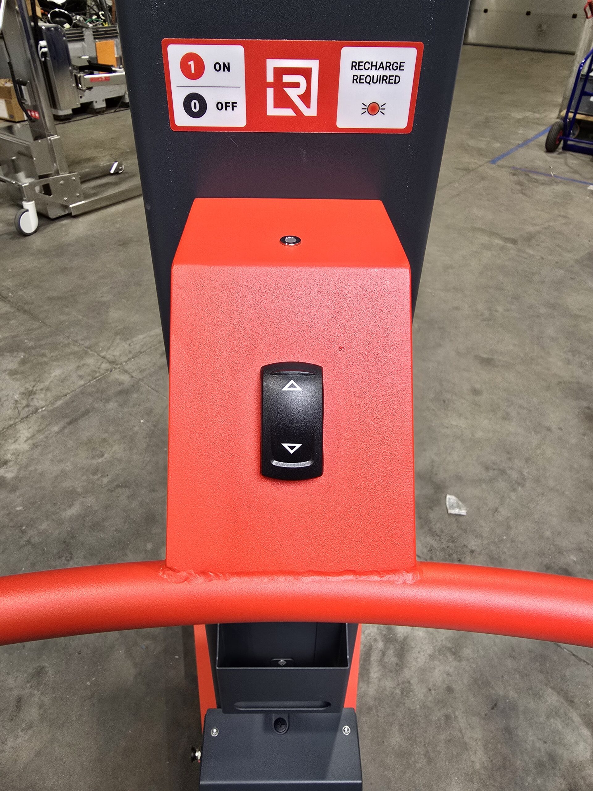 Second-hand Reglift R55 – compact electric lift (55 kg) - Image 3