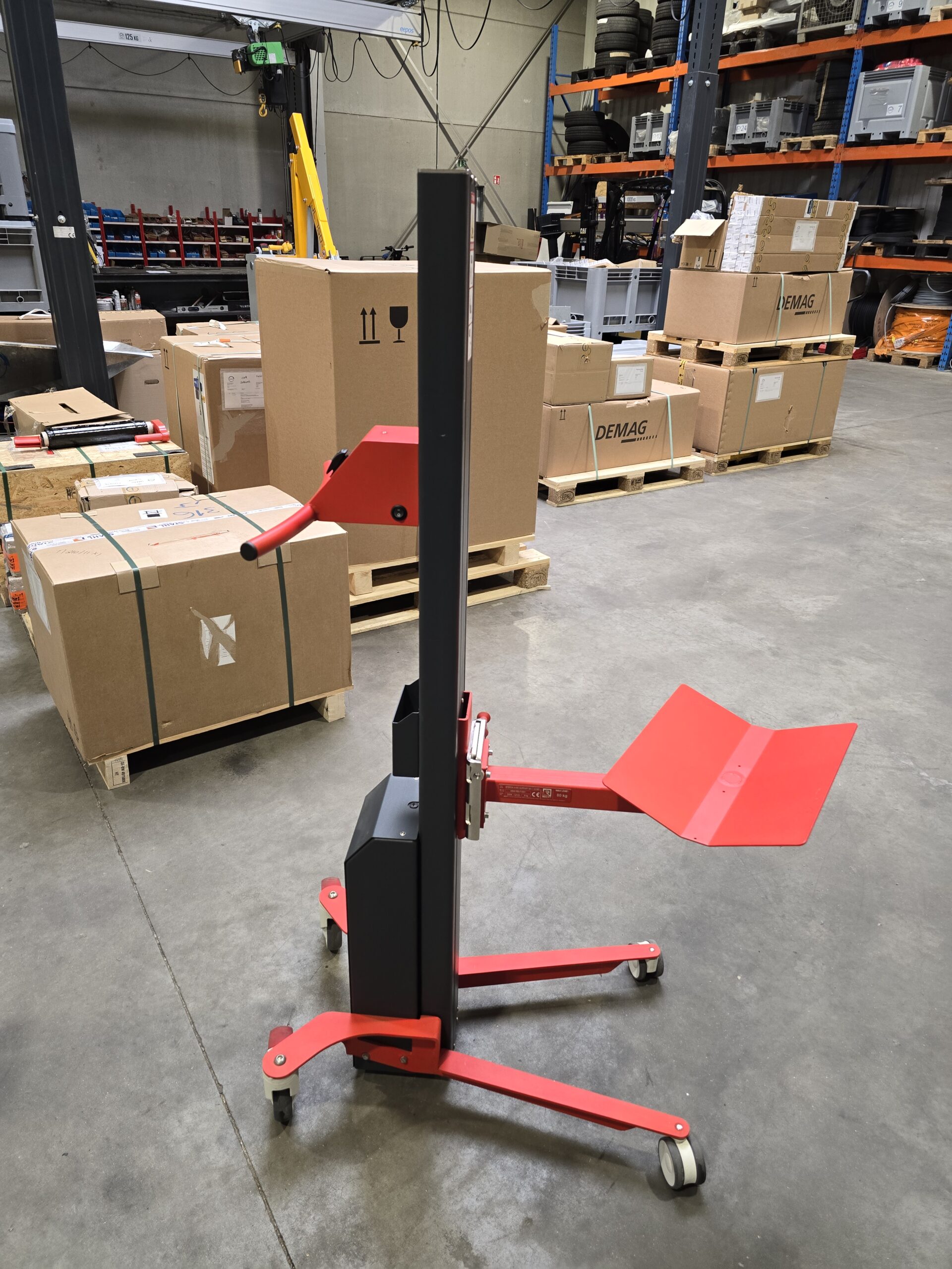 Second-hand Reglift R55 – compact electric lift (55 kg) - Image 4